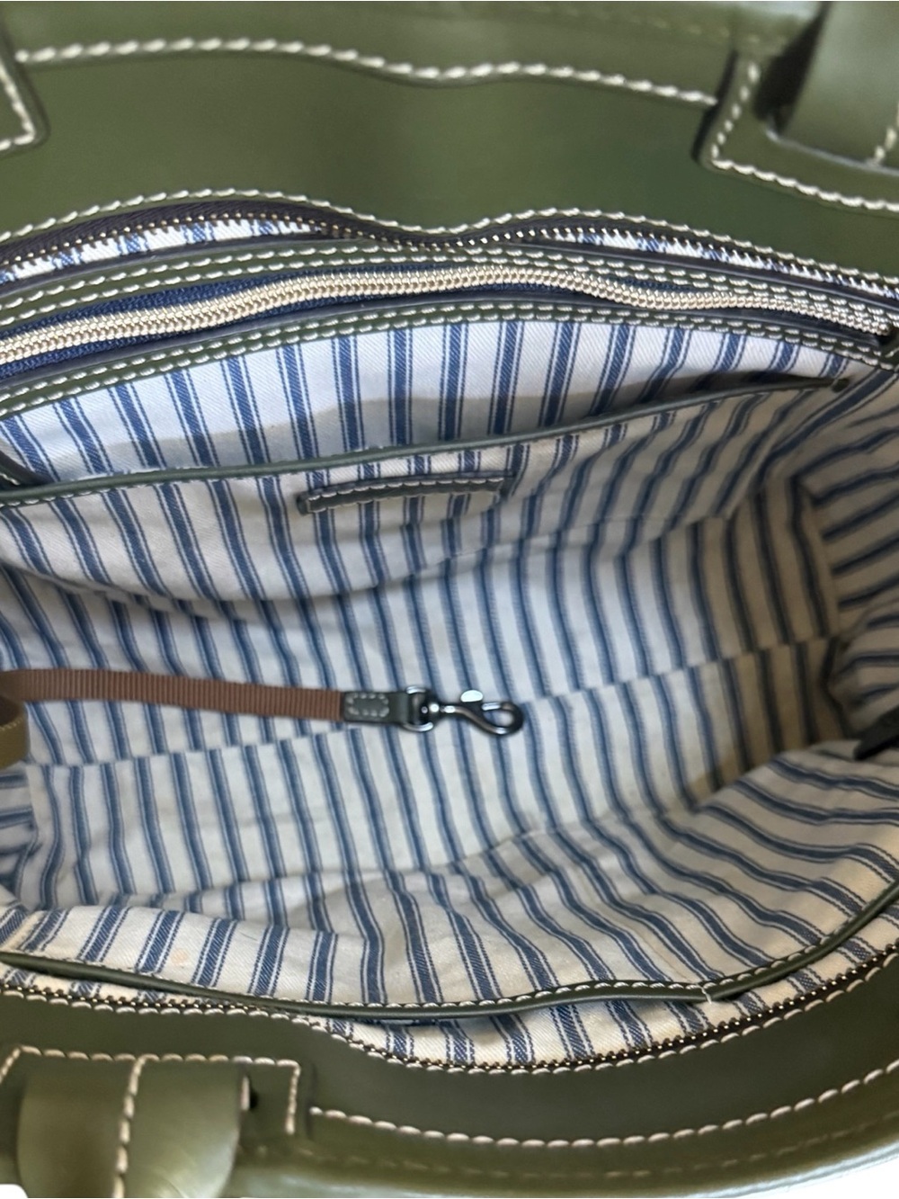 Dooney & Bourke Olive Green Leather Tote Bag with Gold Hardware! - Picture 11 of 13